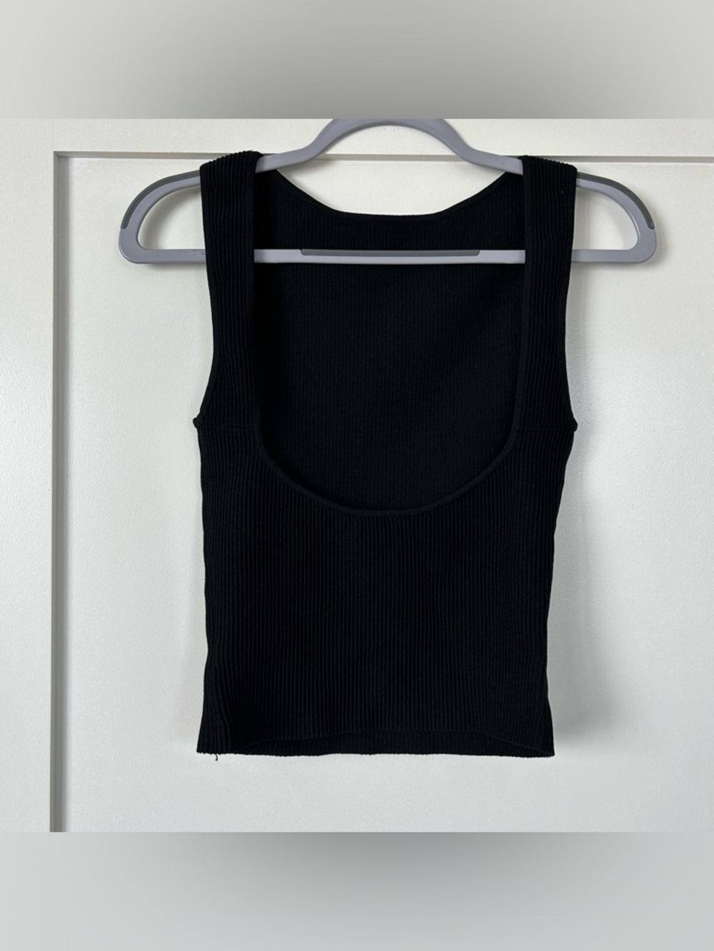 Aritzia Babaton Sculpt Knit Leading Top Black Size Medium - Picture 3 of 6